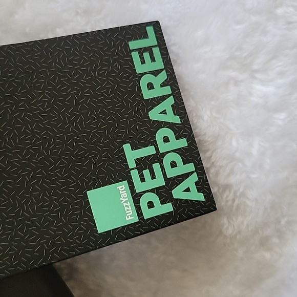 Size 3 black puffer dog coat with velcro fasteners and zipper back closure - Picture 4 of 7